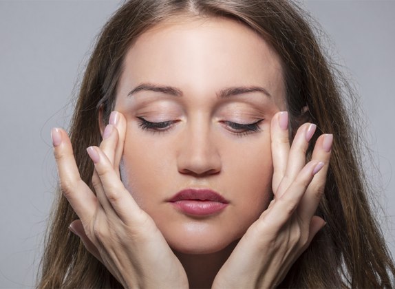 yoga facial párpados caídos